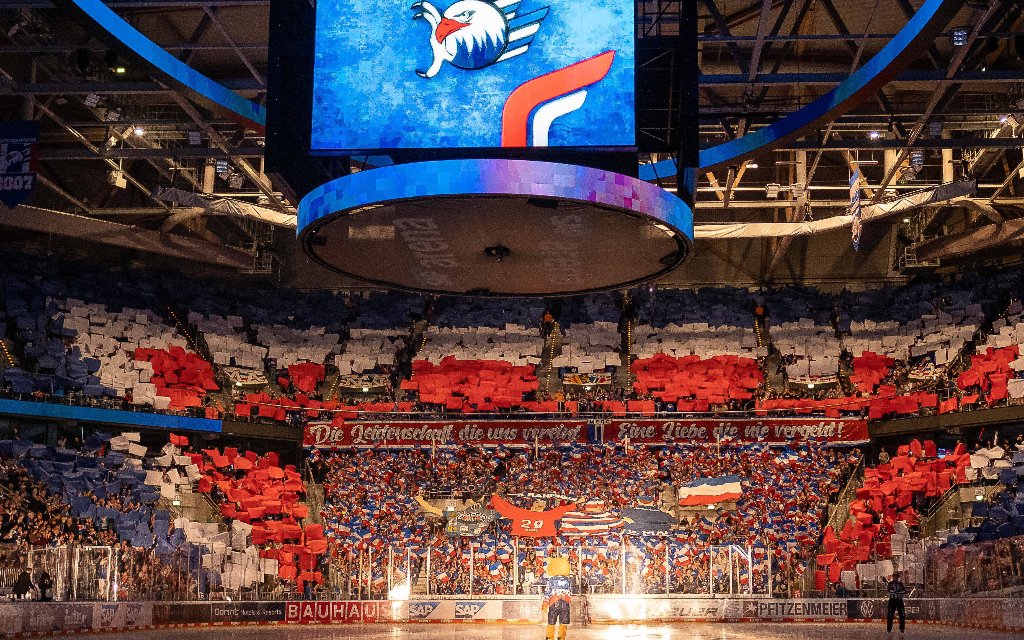 Adler Mannheim trifft in der DEL auf die Eisbären Berlin.