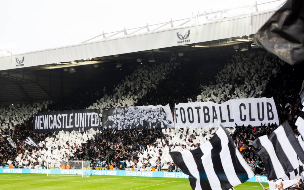 Fans von Newcastle United gegen den FC Arsenal in der Premier League.