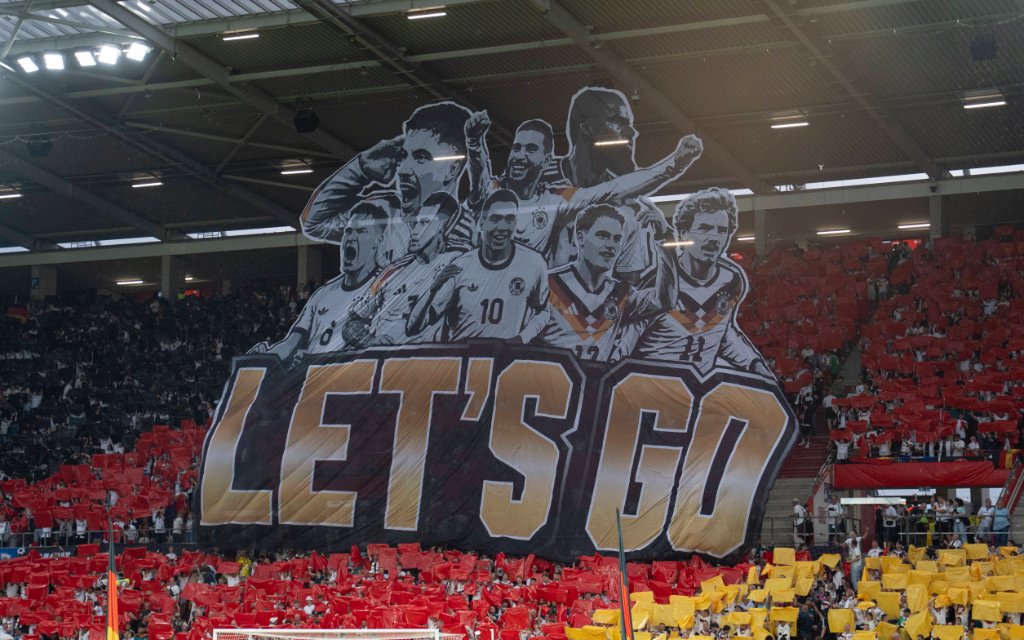 Choreo, Choreographie, Fan, Fans von Deutschland Lets Go Deutschland - Finnland, Fussball, Länderspiel WM Testspiel